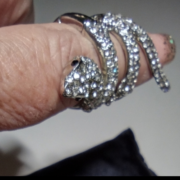 CRYSTAL Snake Silver Tone Stretch Ring NWT - Picture 2 of 5